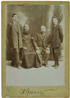 Фотография «Групповое фото с Митрополитом Антонием» [конец XIX - начало ХХ в.]. 17,9 * 12,8 см